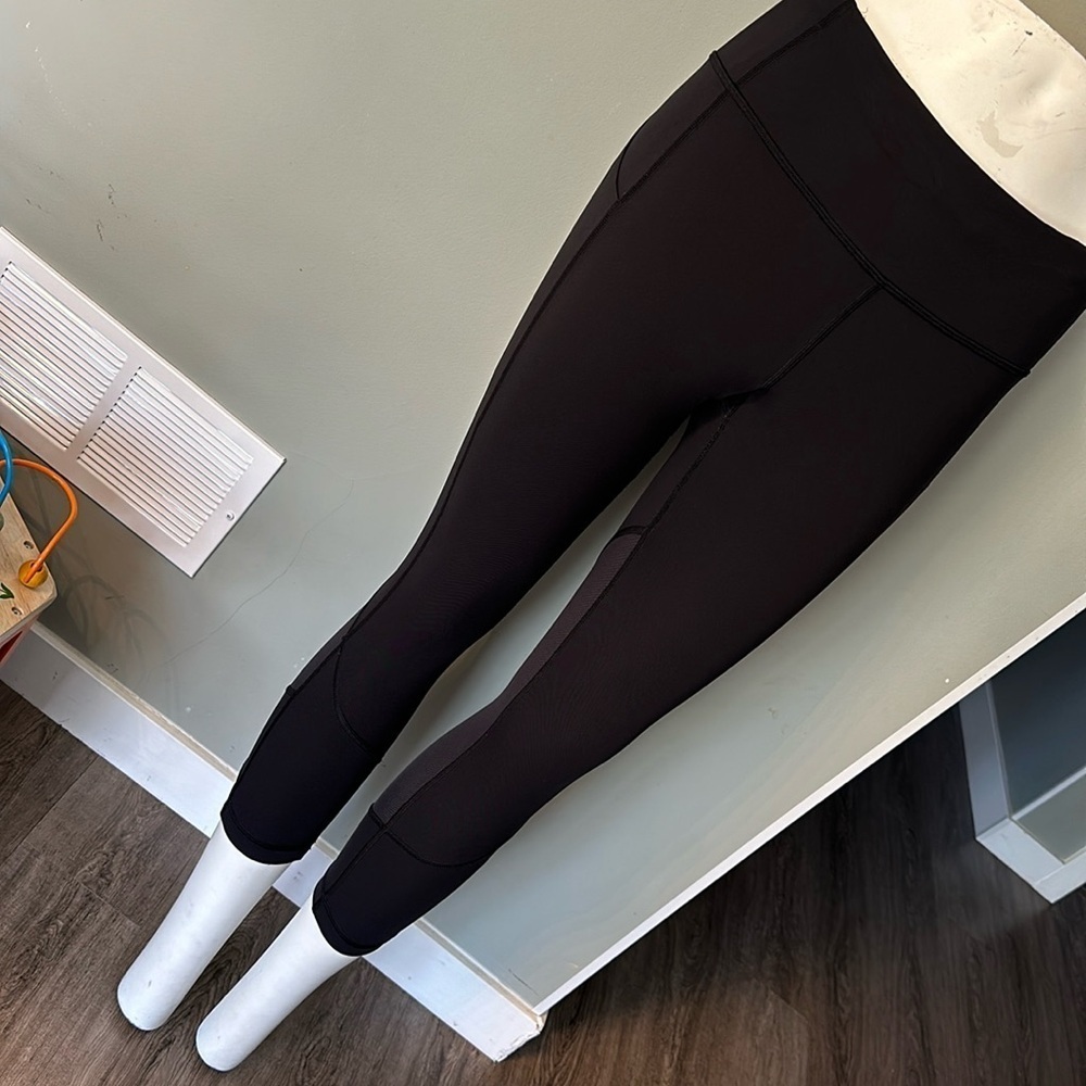 Lululemon size 6 capris